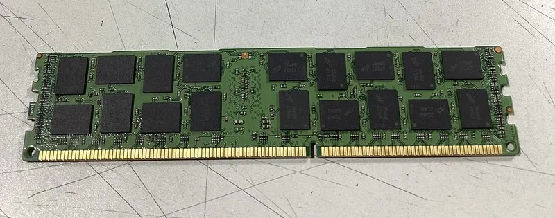 Модуль памяти Micron MT36KSF1G72PZ-1G4K1HE 8GB PC3L-10600R DDR3-1333 Registered 