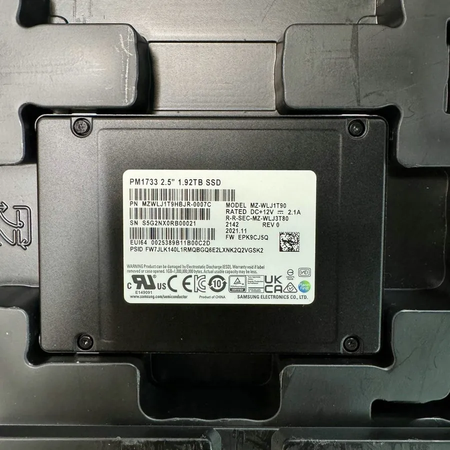 SSD-накопитель Samsung PM1733 1.92TB SSD U.2 NVME PCIE 4.0 X4 MZ-WLJ1T90 MZWLJ1T