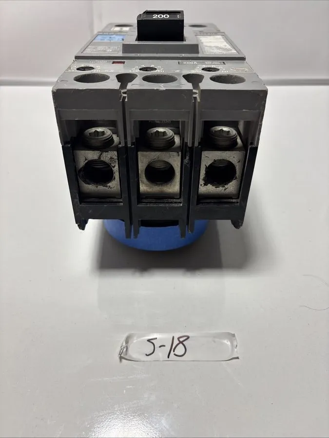 Автоматический выключатель Siemens Sentron 200 Amp Circuit Breaker 3 Pole 600 VA