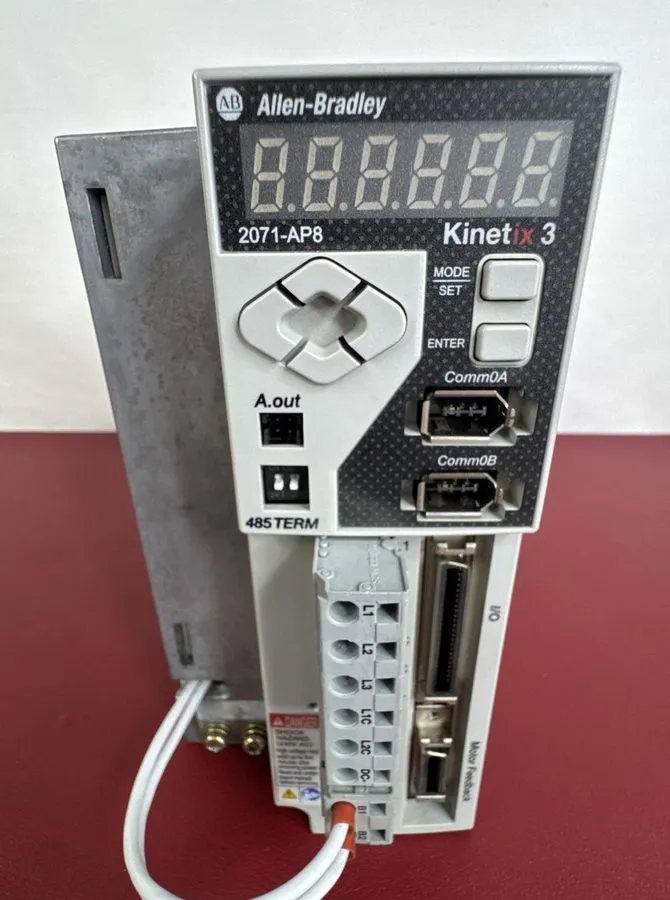 Сервопривод Allen Bradley 2071-AP8 Ser. B Kinetix 3 800W Servo Drive 3PH 5A 220V — фото лота 1