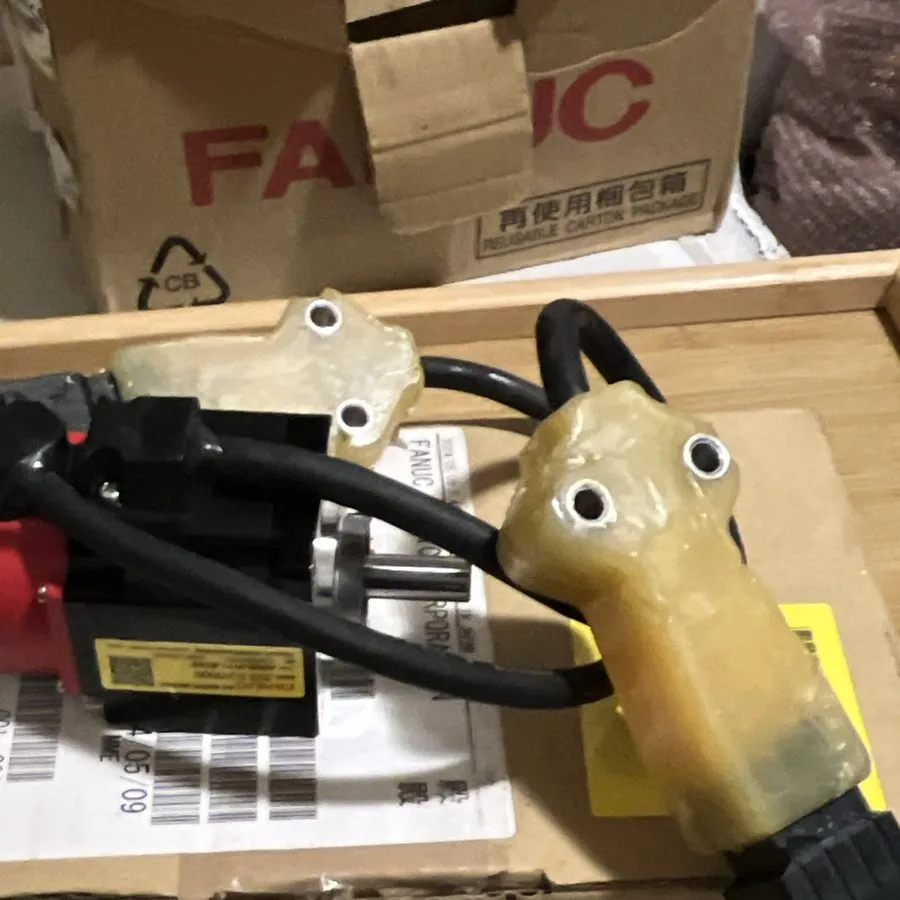 Серводвигатель FANUC AC Servo Motor A06B-0111-B103 — фото лота 1