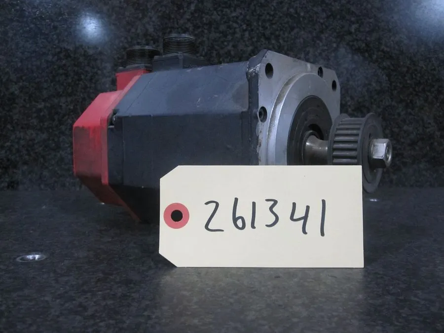 Серводвигатель A06B-0121-B577#0008 Fanuc AC Servo Motor AC3/2000 I64 Keyway YEAR — фото лота 1