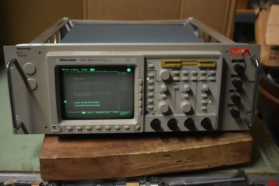 Осциллограф Tektronix TDS 430A 2-Ch 400MHz 100MS/s Digitizing Oscilloscope 8-bit