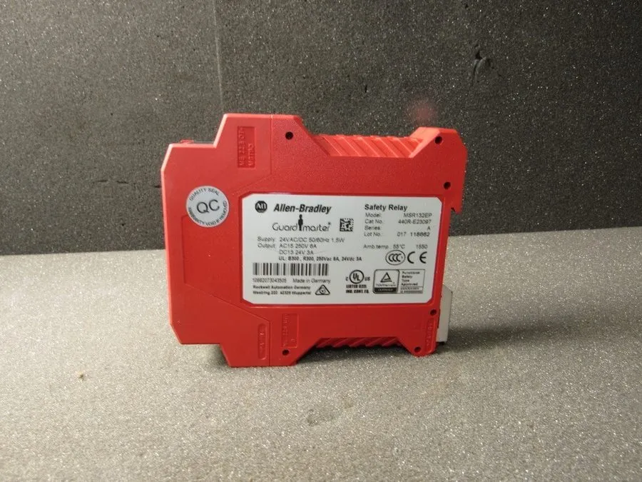 Реле безопасности ALLEN BRADLEY 440R-E23097 MSR132EP SER.A 24VAC/DC 50/60HZ