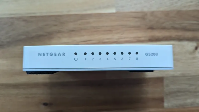 Коммутатор NETGEAR GS208v2 8-Port Gigabit Ethernet Switch White