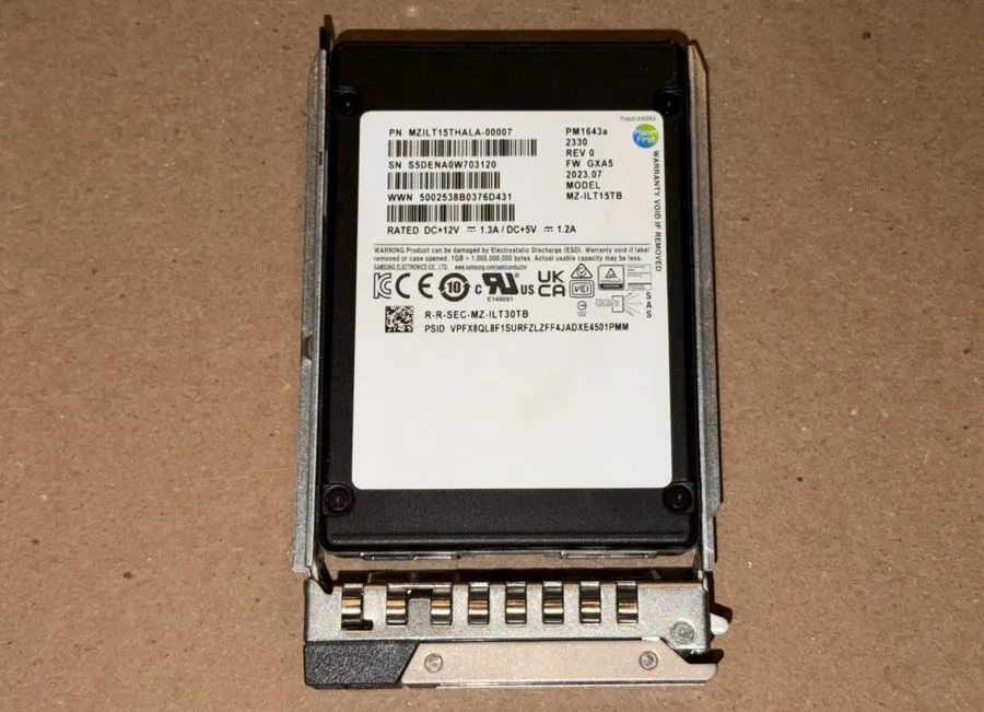 SSD-накопитель Samsung PM1643a 15.36TB SAS 12Gbps 2.5" SSD MZILT15THALA-00007 10 — фото лота 1
