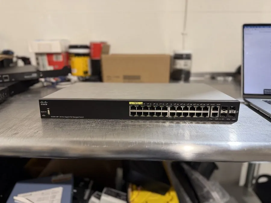 Коммутатор Cisco SG350-28 24-Port PoE GbE + 4-Port SFP Network Switch SG350-28P