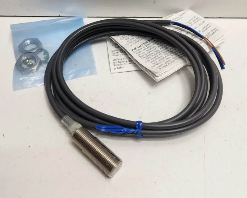 Датчик приближения Omron E2E-X2E2 Inductive Proximity Sensor 2mm 12-24VDC NPN NC