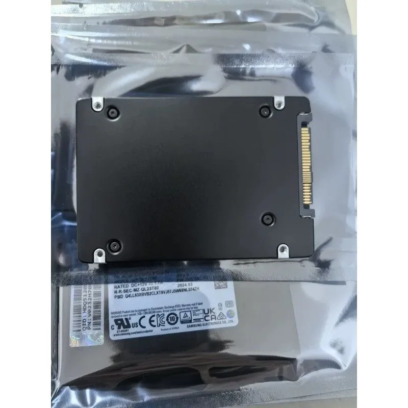 SSD-накопитель MZ-QL27T60 Samsung PM9A3 7.68TB PCIe Gen4 NVMe U.2 2.5'' SSD MZQL