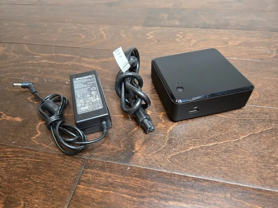 SSD-накопитель Intel D3217IYE NUC Intel i3-3217U 1.80GHz 8GB RAM 60GB SSD Win 10