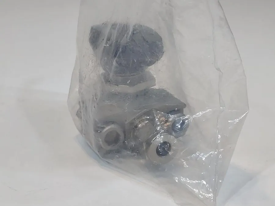 Клапан BOX OF 2 SWAGELOK SS-33VS4 STAINLESS STEEL VALVE 1/4"