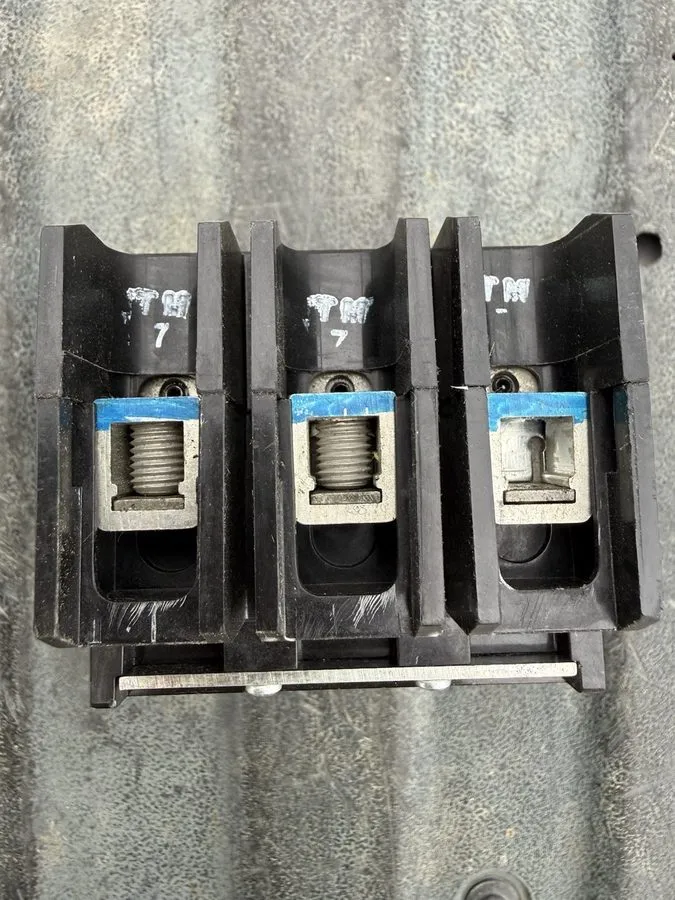 Автоматический выключатель Cutler Hammer GHB3030 30A 480V 3-Pole Circuit Breaker — фото лота 1