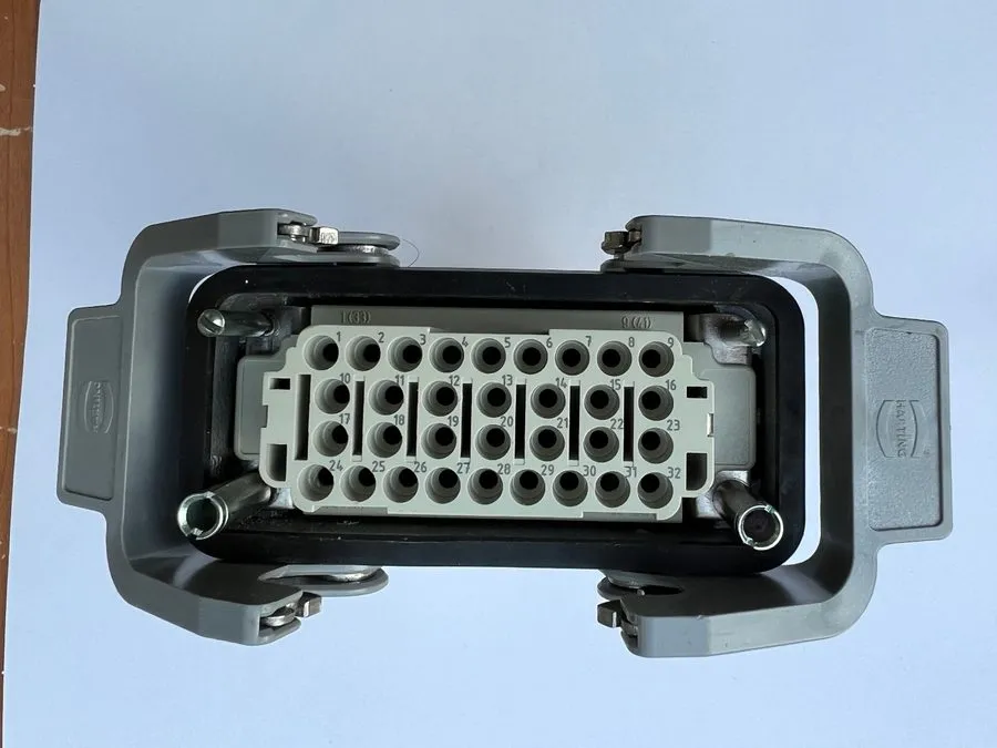 Разъём HARTING Han Connector with Han 32 EE-F socket & Strain Relief
