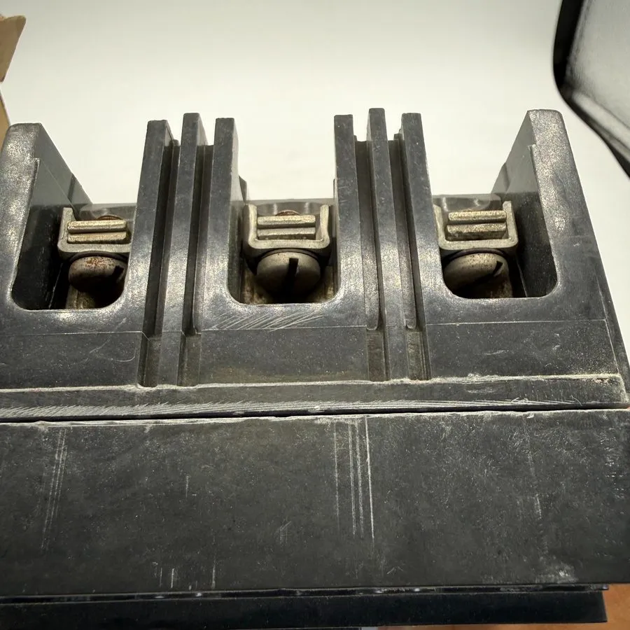 Автоматический выключатель GE TED134015WL 15A 3-Pole 480V AC E-Frame Circuit Bre — фото лота 1