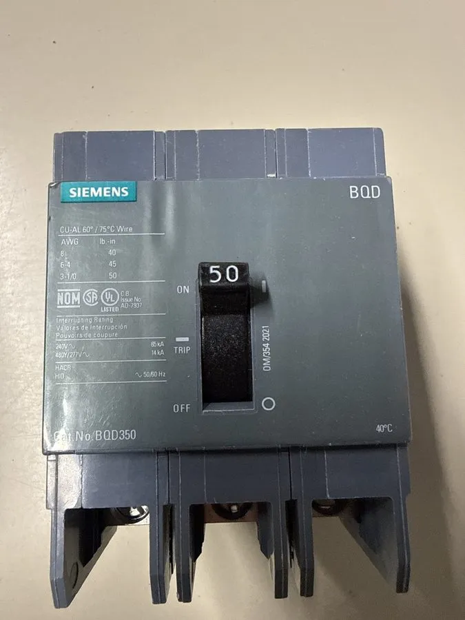 Автоматический выключатель SIEMENS BQD350 50 Amp 3Pole 480V Bolt-On Circuit Brea