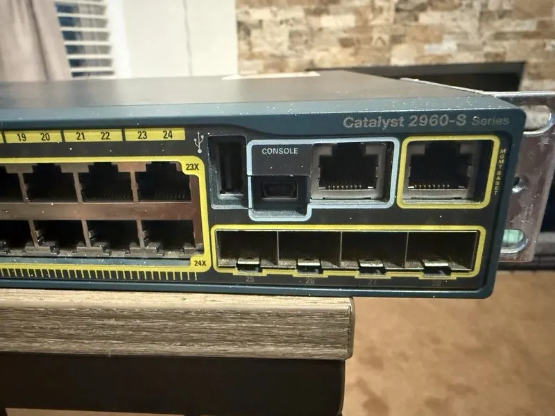 Коммутатор Cisco Catalyst 2960S-24-Port WS-C2960S-24TS-L Ethernet Switch (J955) — фото лота 1
