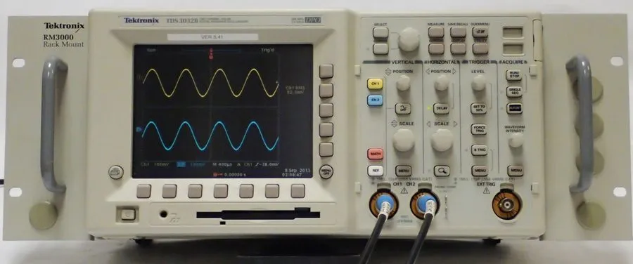 Осциллограф TEKTRONIX TDS 3032B 2 CH OSCILLOSCOPE 300 MHz 2.5 GS/S w/ TDS3TRG an