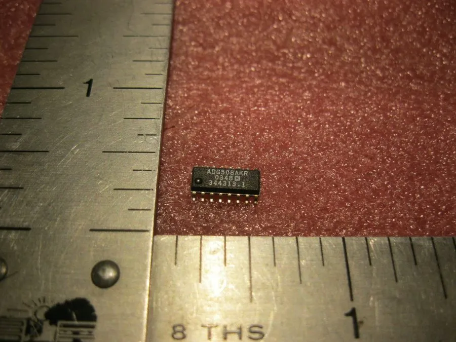 Коммутатор ADG508AKR Analog Devices Single Circuit IC Switch 8:1 300 Ohm 16-SOIC