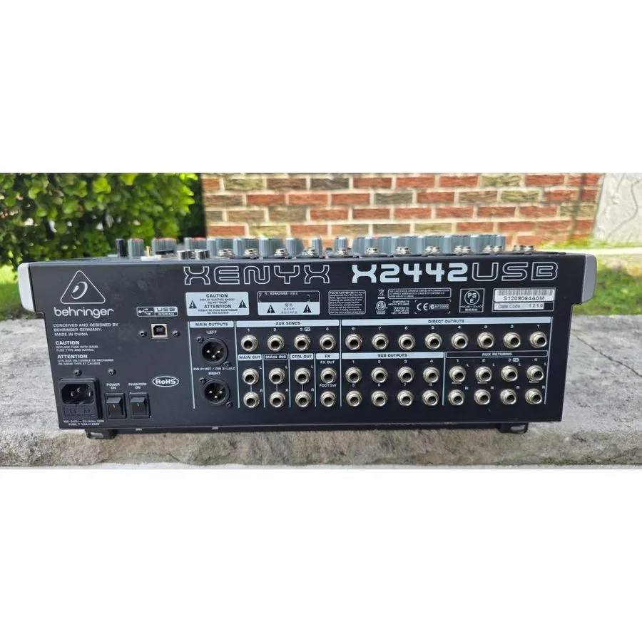 Микшерный пульт Behringer XENYX X2442USB 24 Channel 2-Bus Mixing Console with Mi