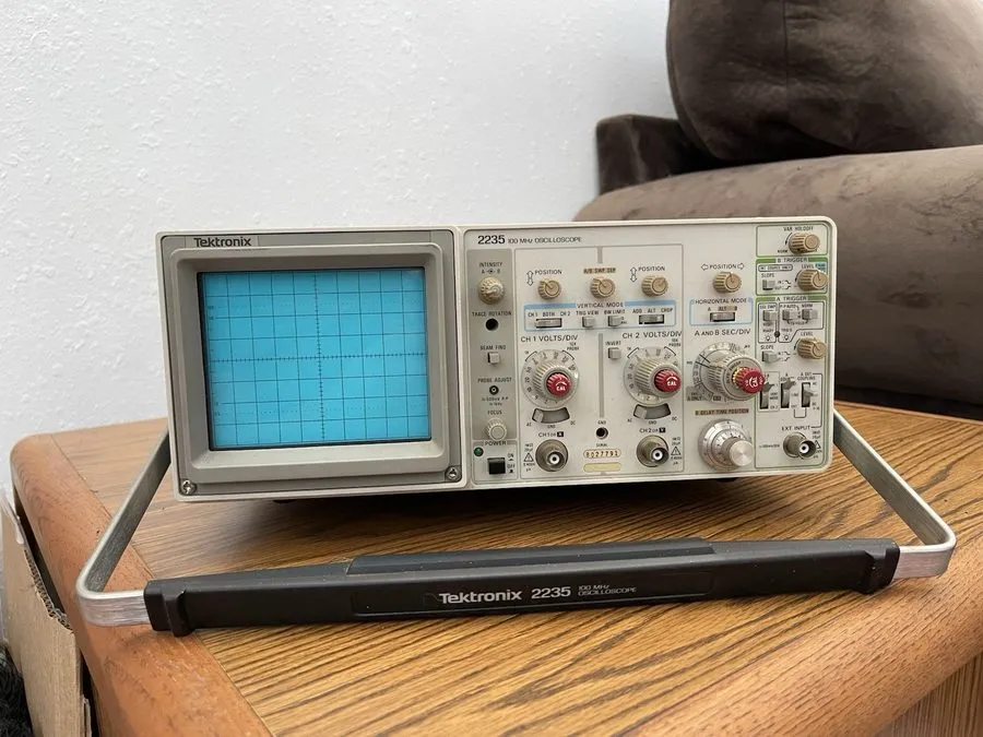 Осциллограф Tektronix 2235 2 Channel 100 MHz Oscilloscope — фото лота 1