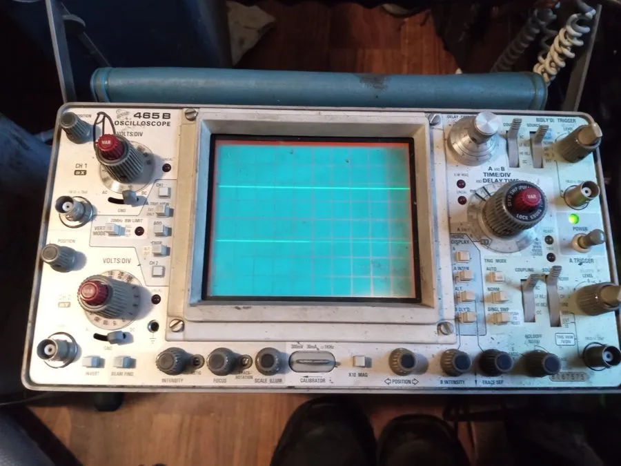Осциллограф TekTronix 465B 100MHZ 2 Channel Oscilloscope W/ Pouch