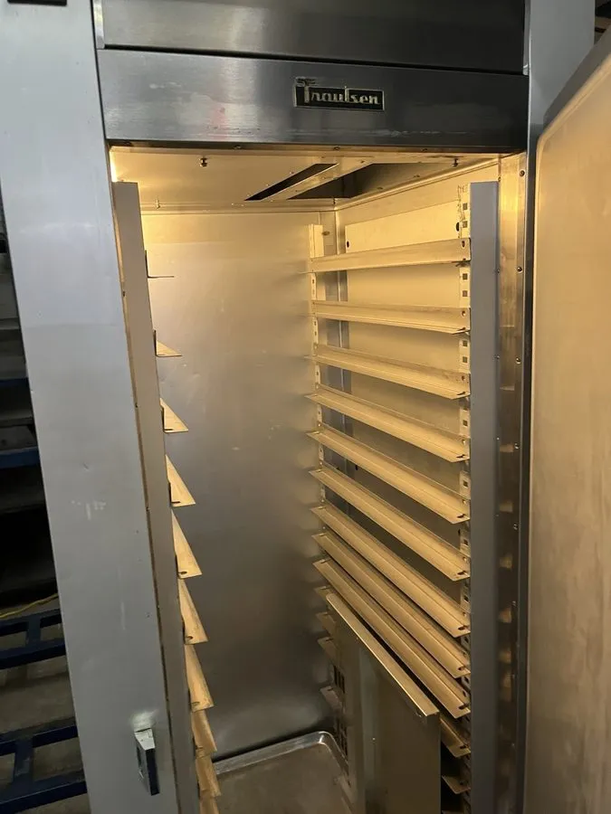 Морозильный шкаф Efficient Traulsen G12010-032 30" G Series Solid Door Reach-In — фото лота 2