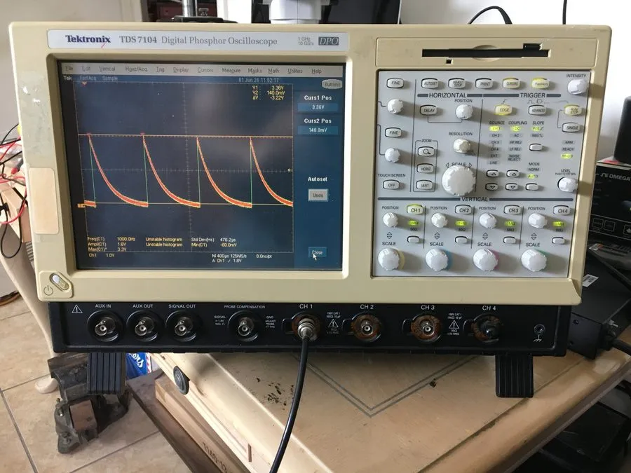 Осциллограф Tektronix TDS7104 1GHz 4ch 10GS/s Digital Phosphor Oscilloscope