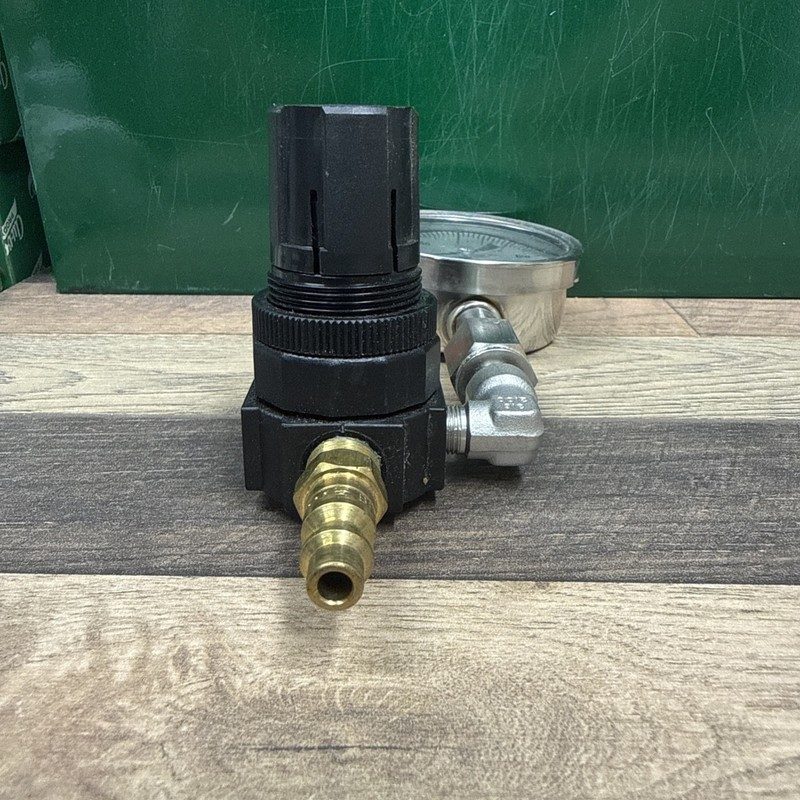 Трубопроводная арматура Watts Fluidair R384-02C Pressure Regulator 0–125 PSIG Ra — фото лота 4
