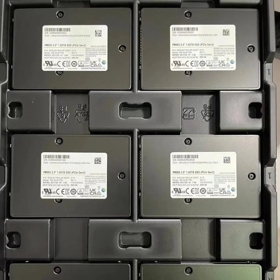 SSD-накопитель Samsung PM983 1.92TB SSD 2.5" U.2 PCIe 3.0 x4 MZQLB1T90 MZQLB1T9H