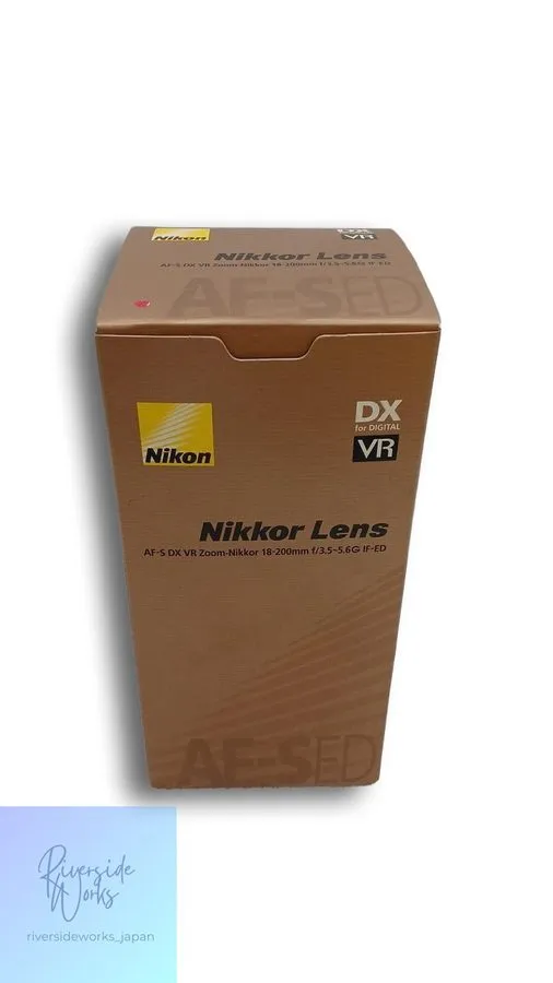 Объектив Nikon AF-S DX NIKKOR 18-140mm f / 3.5-5.6G ED VR AFSDXVR18-140G