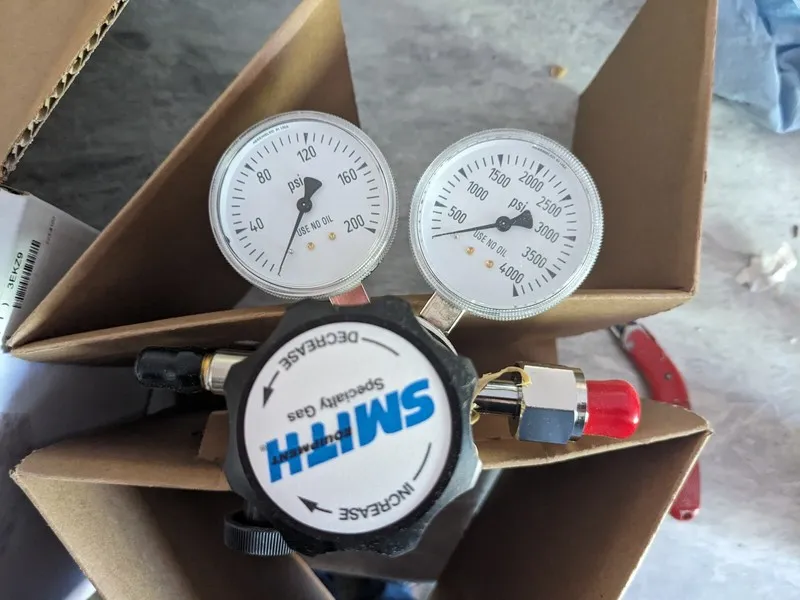 Трубопроводная арматура Smith Equipment 223-4102 High Purity Gas Regulator, Two 