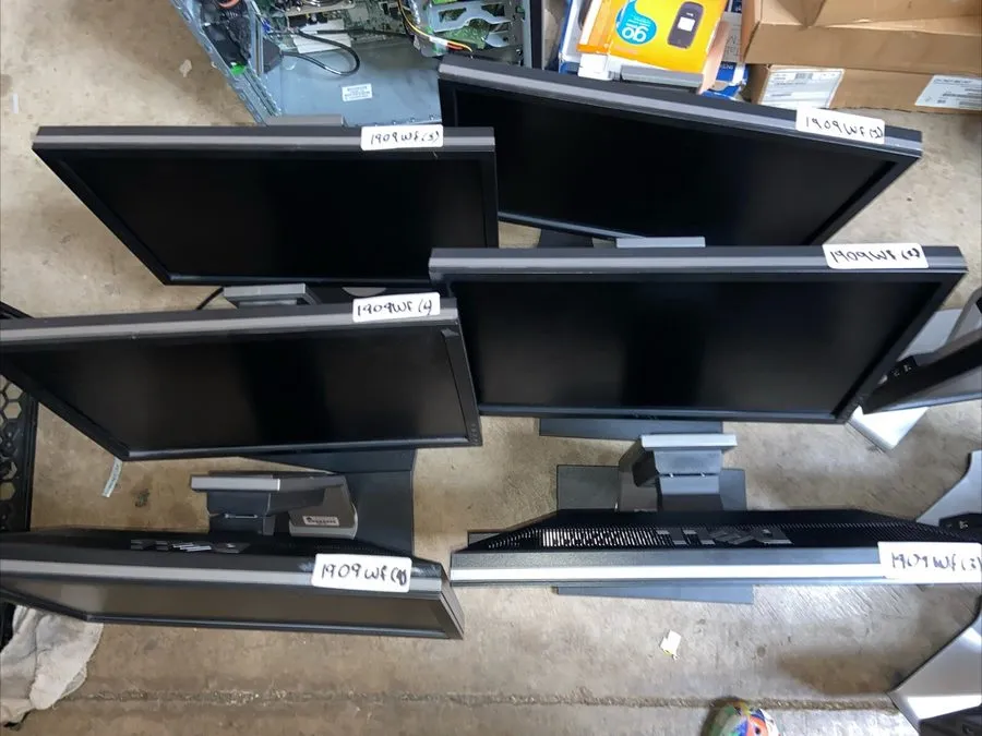 Монитор Dell UltraSharp 1909Wf 19" Black Widescreen LCD Monitor with Stand