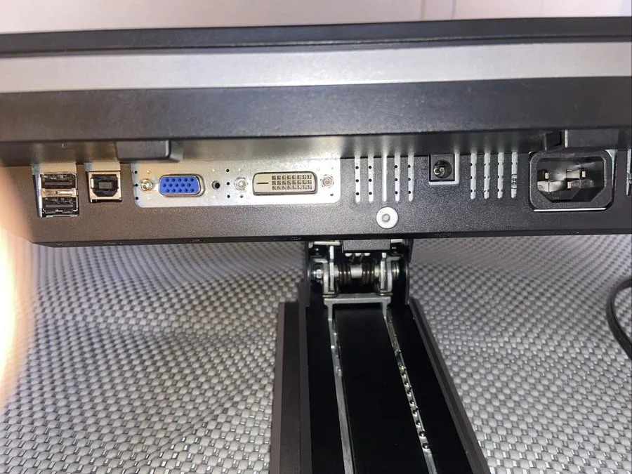 Монитор Dell UltraSharp 1909Wf 19" Black Widescreen LCD Monitor with Stand — фото лота 2