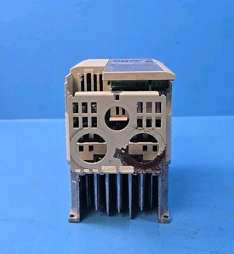 Частотный преобразователь Yaskawa V1000 CIMR-VU4A0009FAA Rev C AC Drive AC3PH 38 — фото лота 2