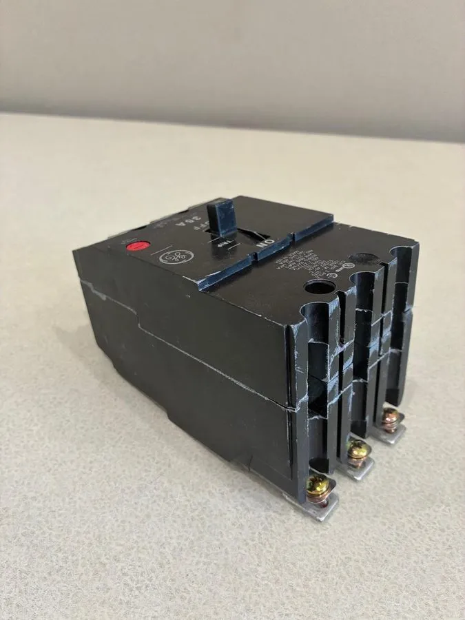 Автоматический выключатель GE TEY335 35A 3-Pole 277/480V AC Molded Case Circuit  — фото лота 2