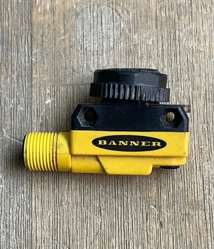 Фотоэлектрический датчик BANNER QS18VP6LPQ8 PHOTOELECTRIC SENSOR SWITCH 10-30VDC