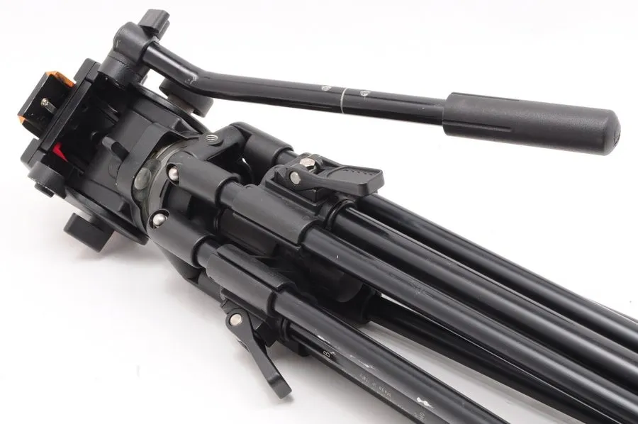 Оборудование видеонаблюдения Manfrotto 546B Aluminum Video Tripod With 501HDV Vi