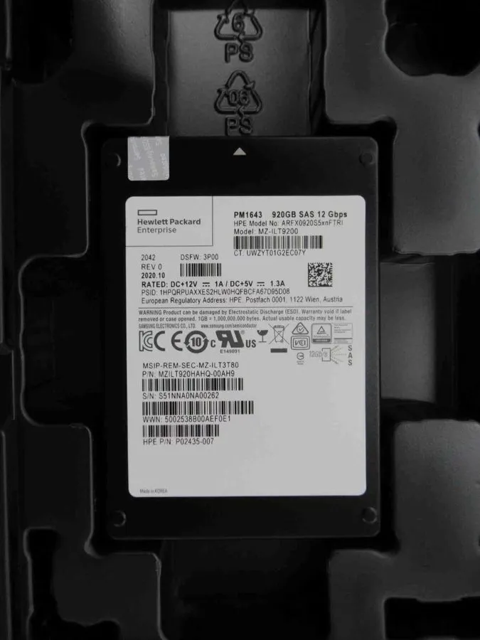 SSD-накопитель SAMSUNG PM1643 920G HPE SAS SSD 12G/s MZILT920HAHQ-00AH9 ARFX0920
