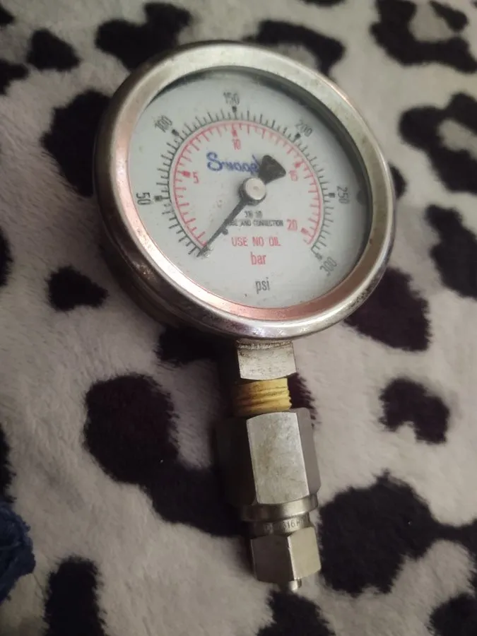 Трубопроводная арматура SWAGELOK PRESSURE GAUGE 316SS WITH PLUG VALVE SS-4P4 UNB — фото лота 1