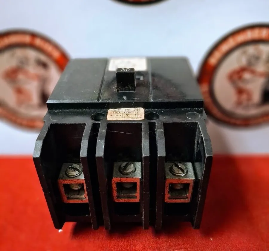 Автоматический выключатель Siemens BQCH3B030 30 Amp 3 Pole 277/480V BQCH Bolt On