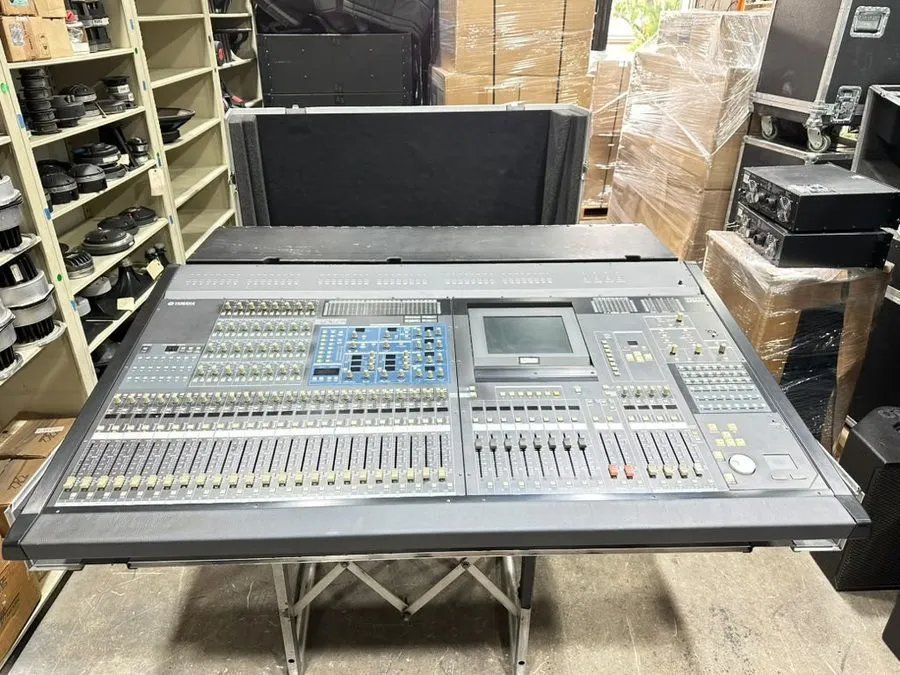 Микшерный пульт Yamaha LS9-32 32-Input Digital Mixing Console CG01VLQ