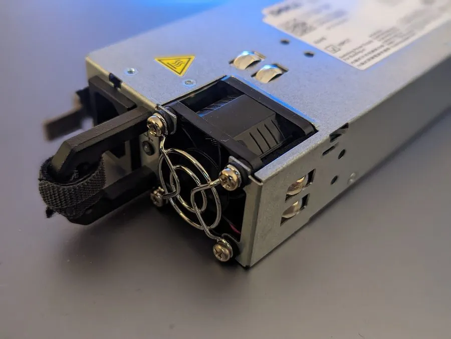 Блок питания 0DX385 Dell PowerEdge Z750P-00 750W Hot Swap Power Supply 7007072-Y