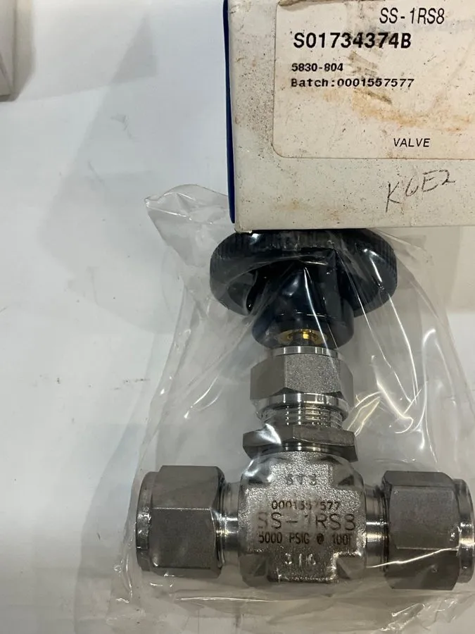 Клапан SWAGELOK SS-1RS8 NEEDLE VALVE STAINLESS STEEL 1/2" TUBING
