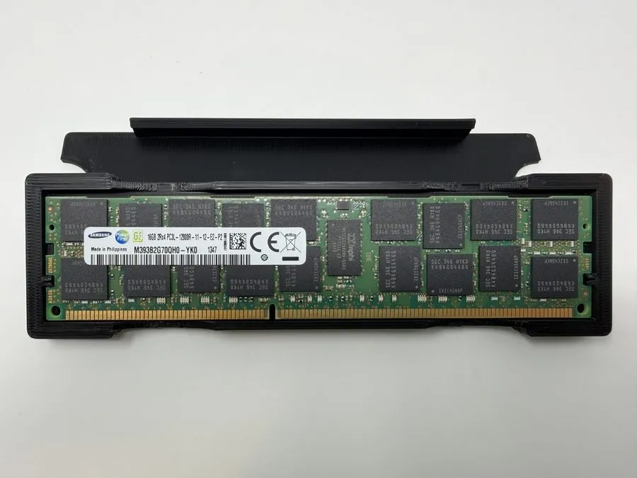 Модуль памяти Samsung M393B2G70QH0-YK0 16 GB DDR3 2Rx4 PC3L-12800R ECC Server RA