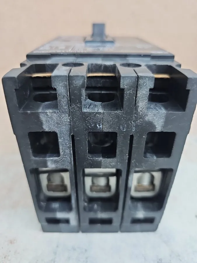 Автоматический выключатель Siemens Sentron Seires Breaker HED43B050 3 Pole 50 Am