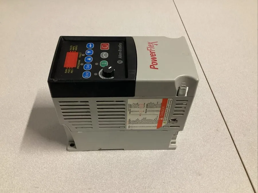Частотный преобразователь Allen-Bradley PowerFlex 4, 1HP AC Drive, CAT: 22A-A4P5