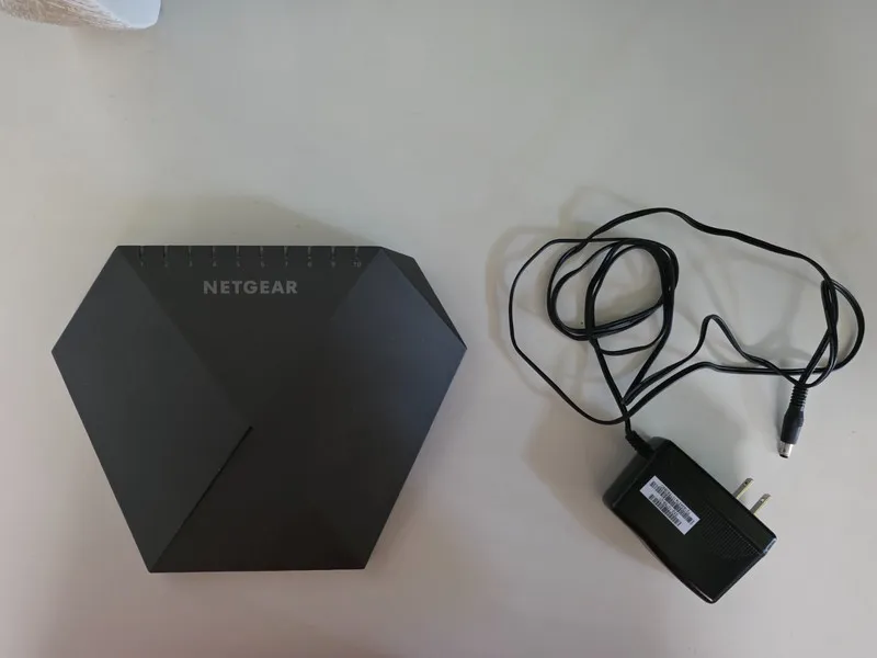 Коммутатор NETGEAR Nighthawk Pro SX10 GS810EMX Switch 8 port 1GbE, 2 port 10G Up