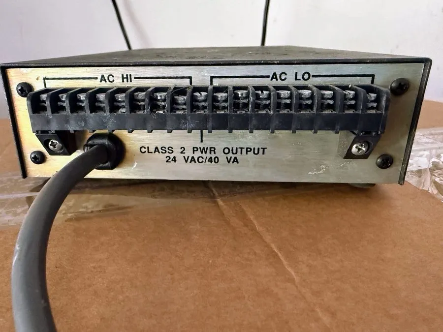 Блок питания Pelco MCS40 Multiple Camera Power Supply 120VAC 50W 50/60Hz