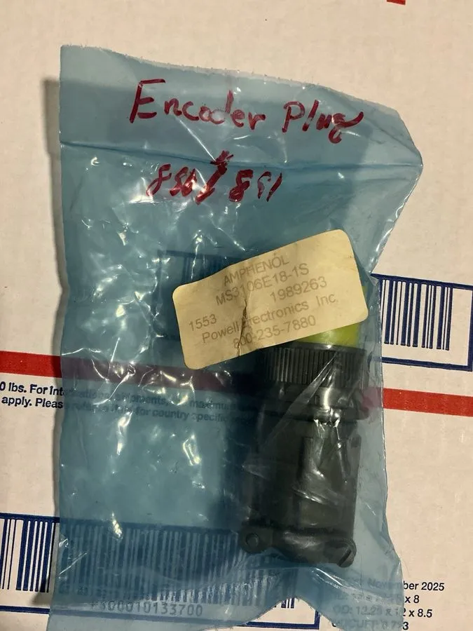 Разъём Amphenol Industrial, MS3106E18-1S, Circular MIL Spec Connectors qty-2
