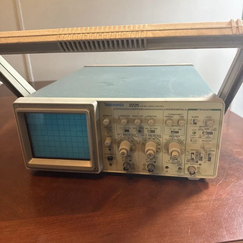 Осциллограф Tektronix 2225 50 MHz 2 Channel Analog Oscilloscope